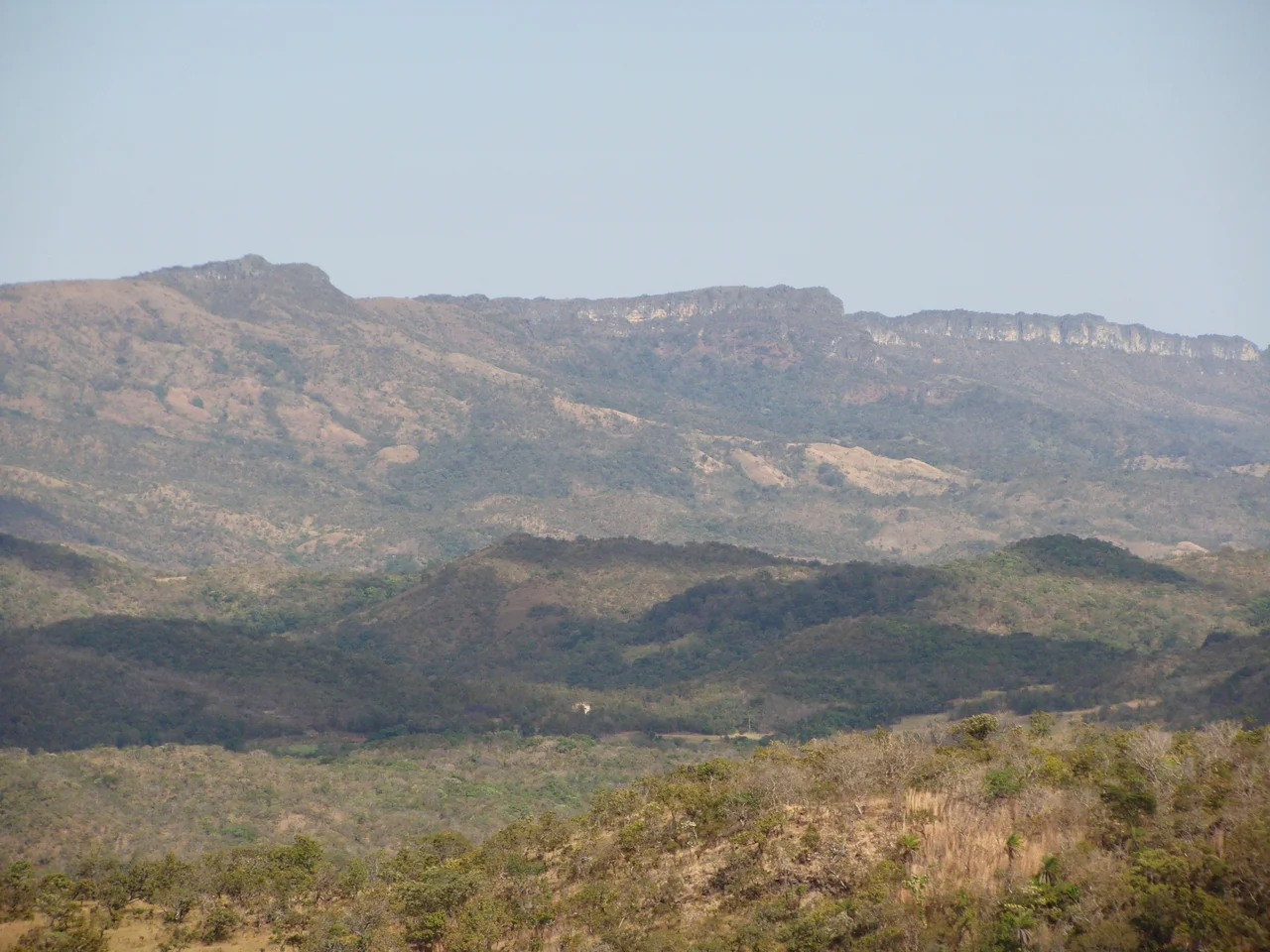 Vista dos paredões da Serra nas proximidades da Cidade de Goiás no Ponto do Mirante.