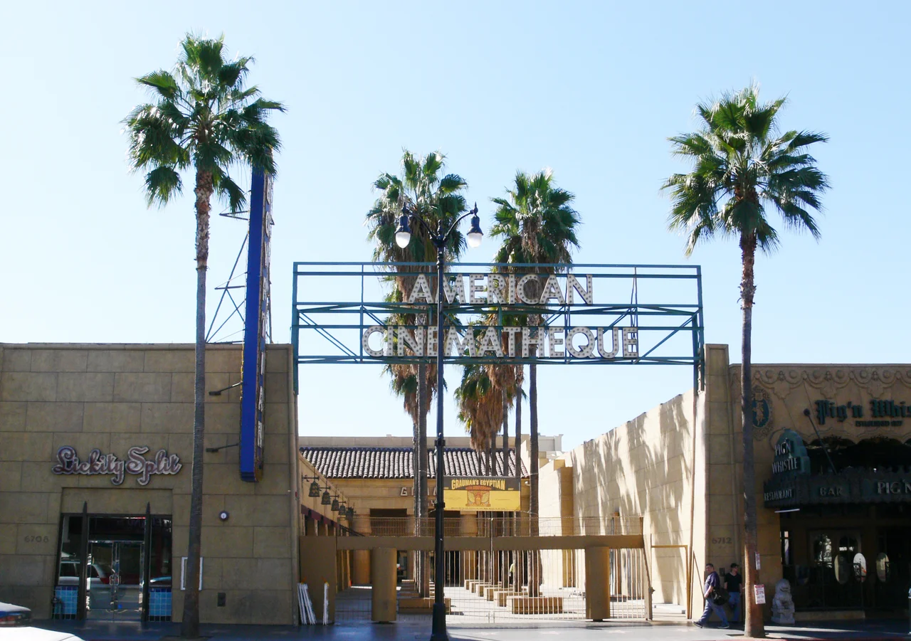 Grauman's Egyptian Theatre, Hollywood Boulevard, Hollywood, Los Angeles, California, USA

View from Hollywood Boulevard