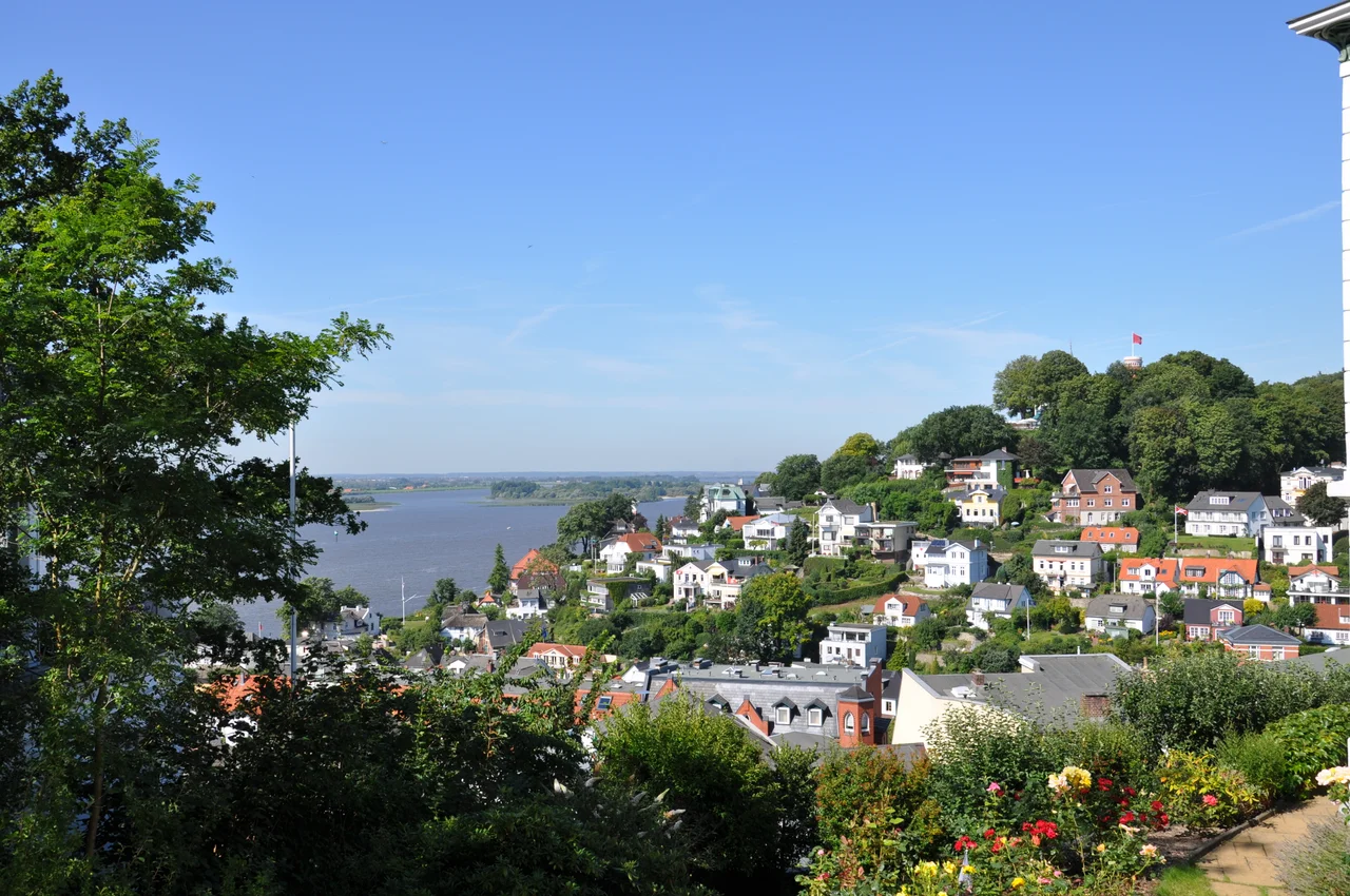 This photo is showing Hamburg-Blankenese