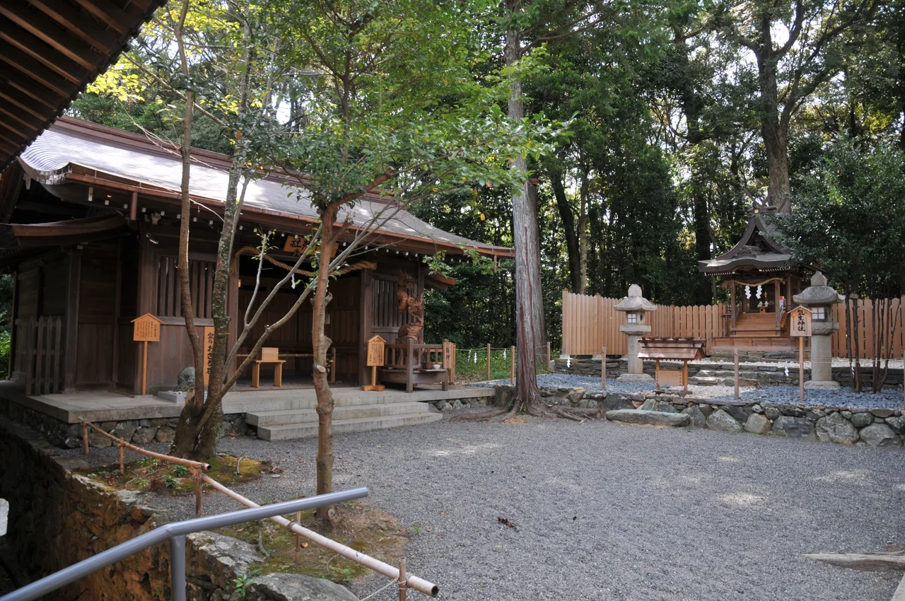 Attached shrines, Itakiso-jinja